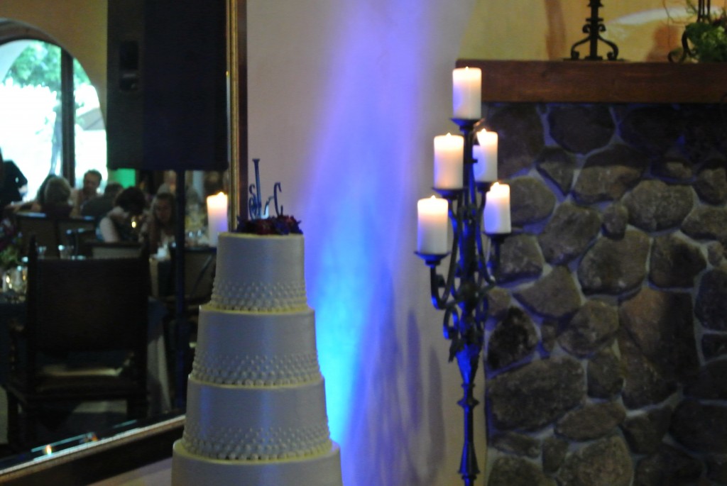 wedding cake table lighting