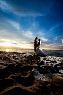 beach wedding couple vwiley2